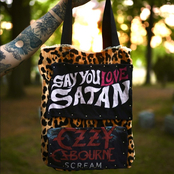 ⚡️STUDDED TOTE BABE ⚡️ - Picture 2 of 3